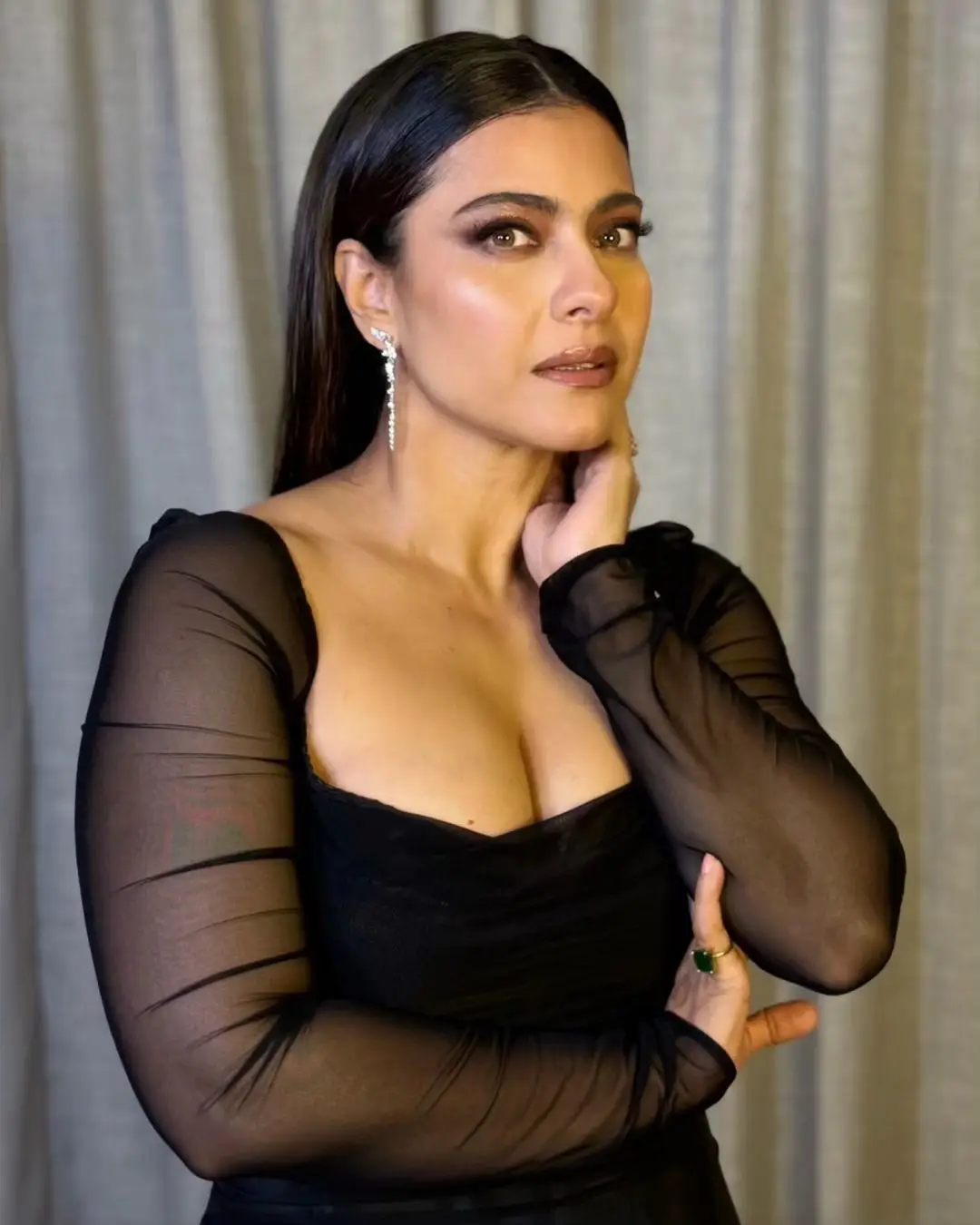 KAJOL DEVGAN PHOTOS IN BLACK GOWN